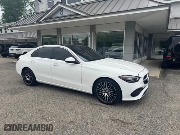 ✅ 2022 Mercedes-Benz C 300 • VIN: W1KAF4HB5NR016400 • Lot: 60353035. Listed on Copart with 81,656 mi. Free auction sales archive from the USA and detailed vehicle history report at DreamBid. Image 1.