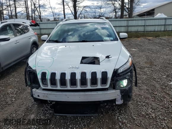 ✅ 2017 Jeep Cherokee Latitude • VIN: 1C4PJMCS1HW507059 • Лот: 92669845. Опубликован ранее на Copart с пробегом 131 081 миль. Бесплатный доступ к архиву аукционных продаж из США и подробный отчёт об истории автомобиля на DreamBid. Изображение 5.