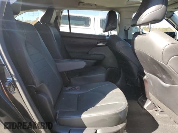 ✅ 2020 Toyota Highlander XLE • VIN: 5TDGZRAH2LS015694 • Lot: 92057195. Listed on Copart with 65,697 mi. Free auction sales archive from the USA and detailed vehicle history report at DreamBid. Image 11.