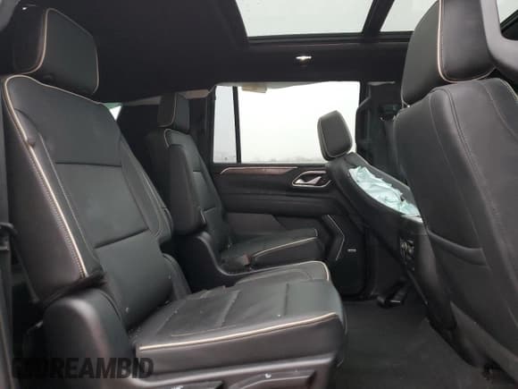 ✅ 2022 Chevrolet Suburban Premier • VIN: 1GNSKFKD9NR326119 • Lot: 82171323. Wystawiony na Copart z przebiegiem 23 203 mil. Bezpłatny archiwum sprzedaży aukcyjnych z USA i szczegółowy raport historii pojazdu na DreamBid. Zdjęcie 11.