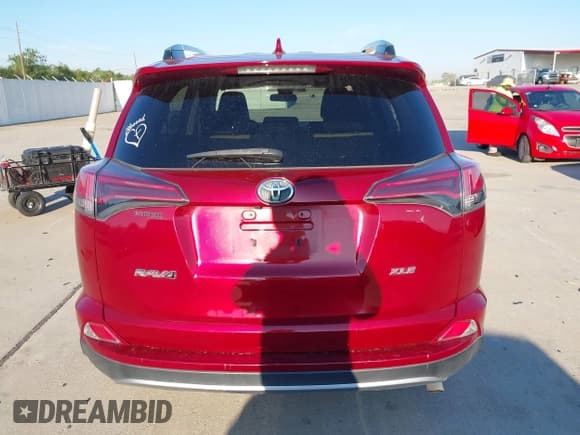 ✅ 2018 Toyota RAV4 XLE • VIN: 2T3WFREV7JW432633 • Лот: 43324064. Опубликован ранее на IAAI с пробегом 68 600 миль. Бесплатный доступ к архиву аукционных продаж из США и подробный отчёт об истории автомобиля на DreamBid. Изображение 16.