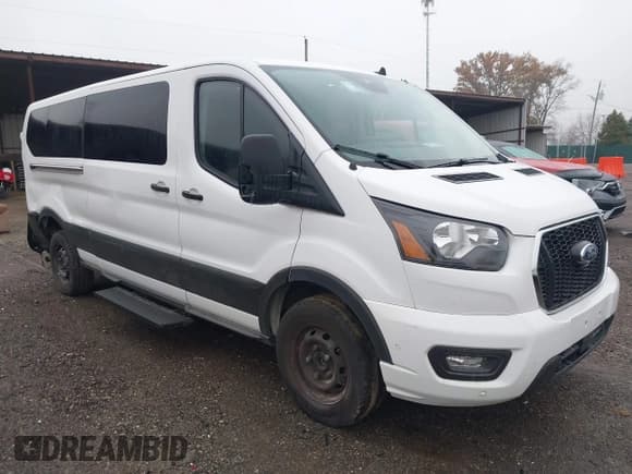 ✅ 2023 Ford Transit Passenger XLT • VIN: 1FBAX2YG1PKA91215 • Lot: 43217979. Wystawiony na IAAI z przebiegiem 74 046 mil. Bezpłatny archiwum sprzedaży aukcyjnych z USA i szczegółowy raport historii pojazdu na DreamBid. Zdjęcie 1.