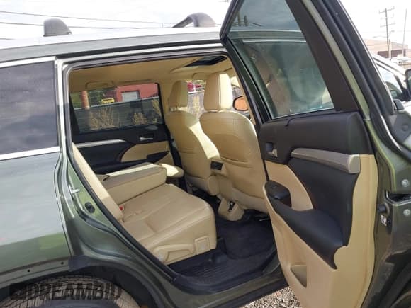 ✅ 2015 Toyota Highlander XLE • VIN: 5TDJKRFH8FS136401 • Lot: 43477642. Listed on IAAI with 194,425 mi. Free auction sales archive from the USA and detailed vehicle history report at DreamBid. Image 8.