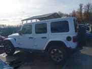 ✅ 2020 Jeep Wrangler Unlimited Sahara Altitude • VIN: 1C4HJXEG7LW196700 • Lot: 40932539. Wystawiony na IAAI z przebiegiem 110 891 mil. Bezpłatny archiwum sprzedaży aukcyjnych z USA i szczegółowy raport historii pojazdu na DreamBid. Zdjęcie 15.