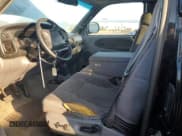 ✅ 2000 Dodge 2500 • VIN: 1B7KF2363YJ135563 • Lot: 81561185. Wystawiony na Copart z przebiegiem 248 411 mil. Bezpłatny archiwum sprzedaży aukcyjnych z USA i szczegółowy raport historii pojazdu na DreamBid. Zdjęcie 7.