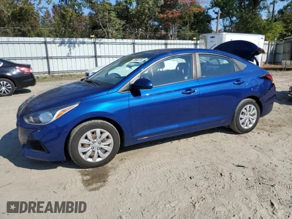 ✅ 2018 Hyundai Accent SE • VIN: 3KPC24A35JE032894 • Лот: 77864174. Опубликован ранее на Copart с пробегом 57 421 миль. Бесплатный доступ к архиву аукционных продаж из США и подробный отчёт об истории автомобиля на DreamBid. Изображение 1.