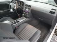 ✅ 2014 Dodge Challenger R/T 100th Anniversary Appearance • VIN: 2C3CDYBT7EH257624 • Lot: 83432284. Wystawiony na Copart z przebiegiem 76 023 mil. Bezpłatny archiwum sprzedaży aukcyjnych z USA i szczegółowy raport historii pojazdu na DreamBid. Zdjęcie 8.