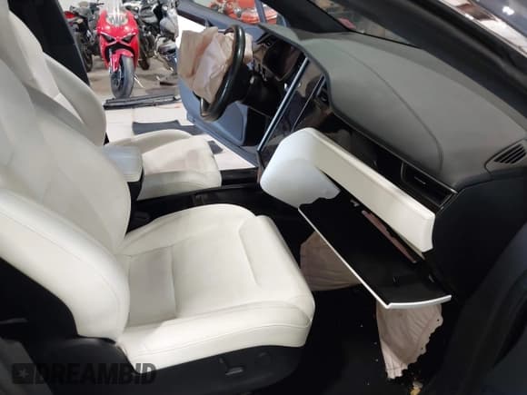 ✅ 2018 Tesla Model X 75D • VIN: 5YJXCDE23JF125715 • Лот: 43004077. Опубликован ранее на IAAI с пробегом 85 630 миль. Бесплатный доступ к архиву аукционных продаж из США и подробный отчёт об истории автомобиля на DreamBid. Изображение 5.