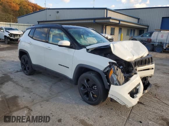 ✅ 2020 Jeep Compass Latitude • VIN: 3C4NJDBB4LT164884 • Lot: 90594805. Listed on Copart with 52,323 mi. Free auction sales archive from the USA and detailed vehicle history report at DreamBid. Image 4.