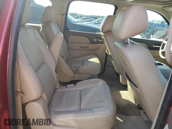 ✅ 2012 Chevrolet Suburban LT • VIN: 1GNSCJE09CR211610 • Lot: 74185604. Wystawiony na Copart z przebiegiem 161 488 mil. Bezpłatny archiwum sprzedaży aukcyjnych z USA i szczegółowy raport historii pojazdu na DreamBid. Zdjęcie 11.