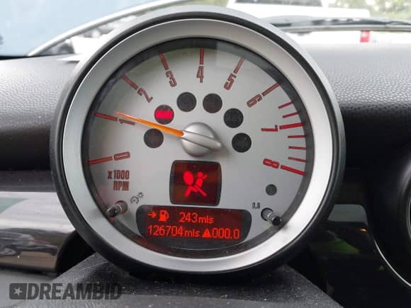 2009 MINI Hardtop with VIN WMWMF33529TU73545, listed as a IAAI auction lot 43381138 with 126,704 mi miles and . Bid and sale history available at DreamBid. Image 7.