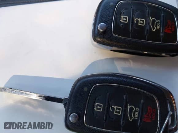 ✅ 2015 Hyundai Santa Fe • VIN: 5XYZTDLB4FG282648 • Лот: 43621938. Опубликован ранее на IAAI с пробегом 162 620 миль. Бесплатный доступ к архиву аукционных продаж из США и подробный отчёт об истории автомобиля на DreamBid. Изображение 11.