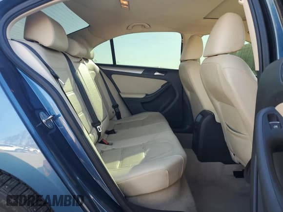 ✅ 2015 Volkswagen Jetta SE • VIN: 3VWD17AJ1FM253779 • Lot: 92152635. Wystawiony na Copart z przebiegiem 161 727 mil. Bezpłatny archiwum sprzedaży aukcyjnych z USA i szczegółowy raport historii pojazdu na DreamBid. Zdjęcie 10.