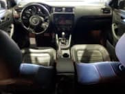 ✅ 2017 Volkswagen Jetta GLI • VIN: 3VW4T7AJ3HM335736 • Lot: 90134135. Wystawiony na Copart z przebiegiem 70 402 mil. Bezpłatny archiwum sprzedaży aukcyjnych z USA i szczegółowy raport historii pojazdu na DreamBid. Zdjęcie 8.