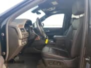 ✅ 2022 Chevrolet Suburban High Country • VIN: 1GNSKGKL4NR149167 • Lot: 70810774. Wystawiony na Copart z przebiegiem 54 817 mil. Bezpłatny archiwum sprzedaży aukcyjnych z USA i szczegółowy raport historii pojazdu na DreamBid. Zdjęcie 7.