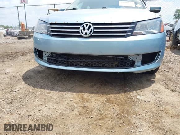 ✅ 2013 Volkswagen Passat SE • VIN: 1VWBP7A33DC057302 • Лот: 42603554. Опубликован ранее на IAAI с пробегом 197 082 миль. Бесплатный доступ к архиву аукционных продаж из США и подробный отчёт об истории автомобиля на DreamBid. Изображение 6.