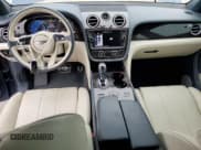 ✅ 2019 Bentley Bentayga V8 • VIN: SJAAM2ZV5KC024865 • Lot: 42869533. Wystawiony na Copart z przebiegiem 23 687 mil. Bezpłatny archiwum sprzedaży aukcyjnych z USA i szczegółowy raport historii pojazdu na DreamBid. Zdjęcie 8.