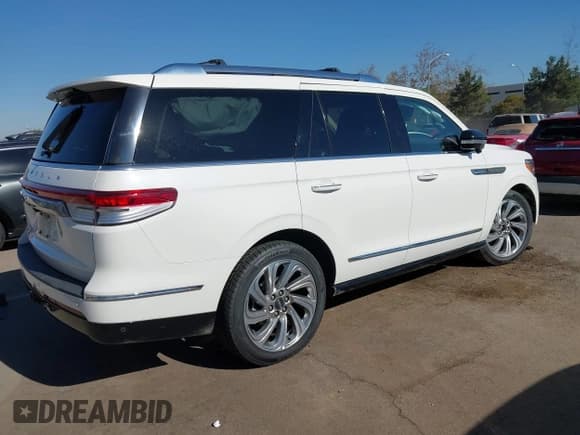 ✅ 2023 Lincoln Navigator Reserve • VIN: 5LMJJ2LG9PEL00695 • Lot: 43710349. Listed on IAAI with 39,056 mi. Free auction sales archive from the USA and detailed vehicle history report at DreamBid. Image 4.