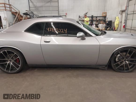✅ 2015 Dodge Challenger R/T • VIN: 2C3CDZAT8FH911037 • Лот: 42955724. Опубликован ранее на IAAI с пробегом 114 569 миль. Бесплатный доступ к архиву аукционных продаж из США и подробный отчёт об истории автомобиля на DreamBid. Изображение 14.