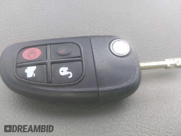 ✅ 2004 Jaguar XJ 8 • VIN: SAJWA71C94SG18179 • Лот: 43809979. Опубликован ранее на IAAI с пробегом 189 015 миль. Бесплатный доступ к архиву аукционных продаж из США и подробный отчёт об истории автомобиля на DreamBid. Изображение 11.