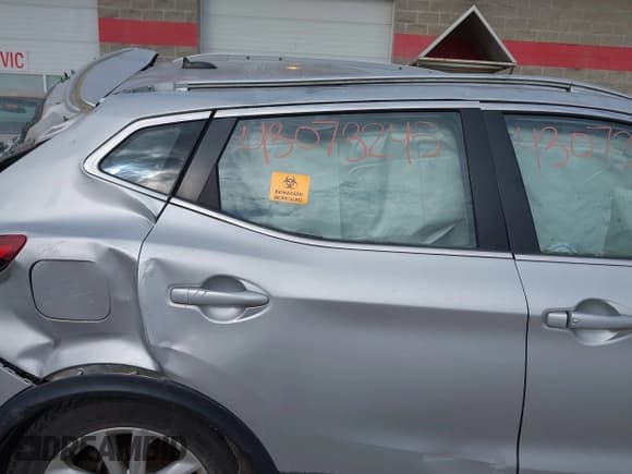 ✅ 2019 Nissan Rogue S • VIN: JN1BJ1CR2KW343823 • Lot: 43073245. Wystawiony na IAAI z przebiegiem Nie podano. Bezpłatny archiwum sprzedaży aukcyjnych z USA i szczegółowy raport historii pojazdu na DreamBid. Zdjęcie 8.