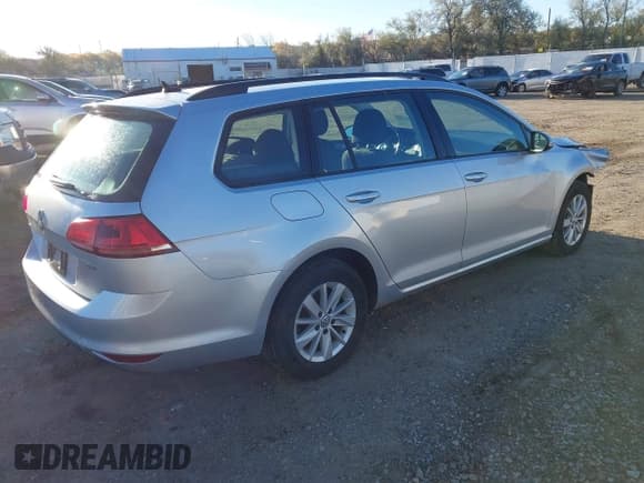 ✅ 2016 Volkswagen Golf TSI SE • VIN: 3VWC17AU6GM515755 • Lot: 43486926. Listed on IAAI with 141,500 mi. Free auction sales archive from the USA and detailed vehicle history report at DreamBid. Image 4.
