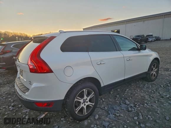 ✅ 2013 Volvo XC60 T6 • VIN: YV4902DZ6D2422535 • Lot: 95702925. Listed on Copart with 113,732 mi. Free auction sales archive from the USA and detailed vehicle history report at DreamBid. Image 3.