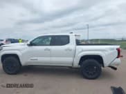 ✅ 2025 Toyota Tacoma SR • VIN: 3TYLB5JN4ST063931 • Лот: 42525758. Опубликован ранее на IAAI с пробегом 7 985 миль. Бесплатный доступ к архиву аукционных продаж из США и подробный отчёт об истории автомобиля на DreamBid. Изображение 14.