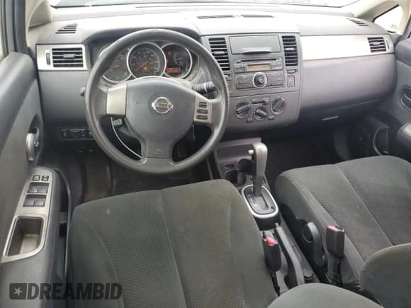 ✅ 2012 Nissan Versa SL • VIN: 3N1BC1CP9CK264557 • Lot: 68888195. Wystawiony na Copart z przebiegiem 99 096 mil. Bezpłatny archiwum sprzedaży aukcyjnych z USA i szczegółowy raport historii pojazdu na DreamBid. Zdjęcie 8.