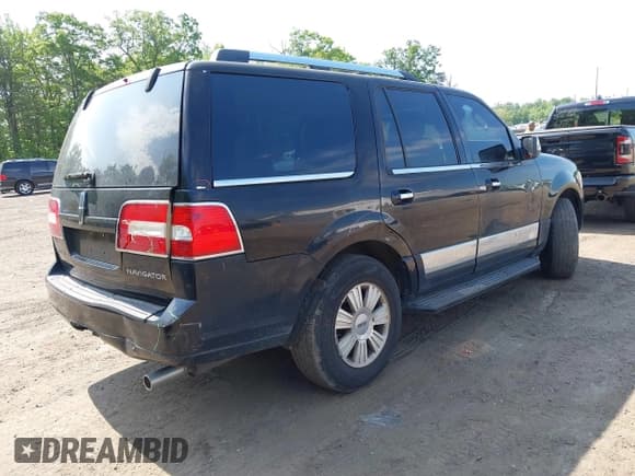 ✅ 2007 Lincoln Navigator • VIN: 5LMFU28567LJ16959 • Lot: 42211877. Wystawiony na IAAI z przebiegiem 196 635 mil. Bezpłatny archiwum sprzedaży aukcyjnych z USA i szczegółowy raport historii pojazdu na DreamBid. Zdjęcie 4.