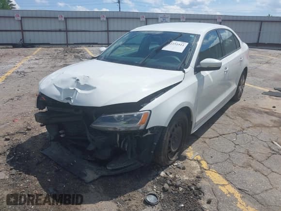 ✅ 2014 Volkswagen Jetta SE • VIN: 3VWD17AJ9EM315511 • Lot: 42251911. Wystawiony na IAAI z przebiegiem 155 113 mil. Bezpłatny archiwum sprzedaży aukcyjnych z USA i szczegółowy raport historii pojazdu na DreamBid. Zdjęcie 17.