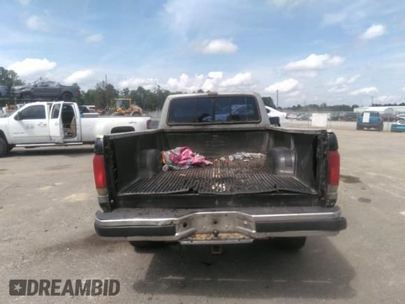 ✅ 1988 Ford F-150 • VIN: 1FTEF14Y9JNA68053 • Лот: 42686230. Опубликован ранее на IAAI с пробегом 149 435 миль. Бесплатный доступ к архиву аукционных продаж из США и подробный отчёт об истории автомобиля на DreamBid. Изображение 16.