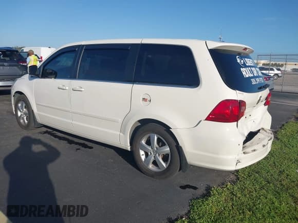 ✅ 2010 Volkswagen Routan SE • VIN: 2V4RW3D19AR186743 • Lot: 43534589. Listed on IAAI with 149,095 mi. Free auction sales archive from the USA and detailed vehicle history report at DreamBid. Image 3.