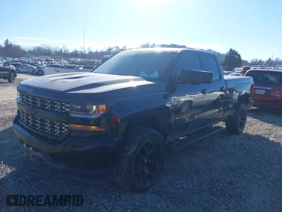 ✅ 2018 Chevrolet Silverado 1500 Custom • VIN: 1GCRCPEC9JZ315399 • Лот: 41116687. Опубликован ранее на IAAI с пробегом 93 754 миль. Бесплатный доступ к архиву аукционных продаж из США и подробный отчёт об истории автомобиля на DreamBid. Изображение 2.