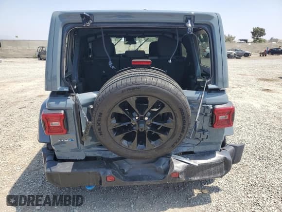 ✅ 2024 Jeep Wrangler Sahara • VIN: 1C4RJXP62RW228115 • Lot: 69132165. Listed on Copart with 6,032 mi. Free auction sales archive from the USA and detailed vehicle history report at DreamBid. Image 6.