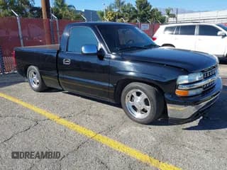 ✅ 1999 Chevrolet Silverado 1500 LS • VIN: 1GCEC14TXXZ106145 • Лот: 43635331. Опубликован ранее на IAAI с пробегом 99 935 миль. Бесплатный доступ к архиву аукционных продаж из США и подробный отчёт об истории автомобиля на DreamBid. Изображение 1.