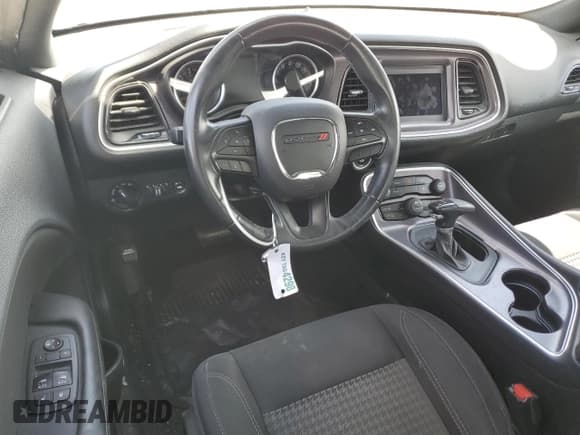 ✅ 2018 Dodge Challenger SXT Plus • VIN: 2C3CDZAG2JH325302 • Lot: 70904764. Wystawiony na Copart z przebiegiem 71 681 mil. Bezpłatny archiwum sprzedaży aukcyjnych z USA i szczegółowy raport historii pojazdu na DreamBid. Zdjęcie 8.