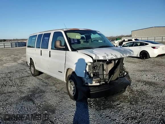 2005 Chevrolet Express Passenger с VIN 1GAGG25V051202535, выставлен на аукционе Copart как лот 86716874 с пробегом 202 331 миль миль и Списание • Salvage title. История ставок и продаж доступна на DreamBid. Изображение 12.