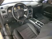 ✅ 2009 Dodge Challenger SE • VIN: 2B3LJ44V19H630305 • Lot: 85427874. Wystawiony na Copart z przebiegiem 203 512 mil. Bezpłatny archiwum sprzedaży aukcyjnych z USA i szczegółowy raport historii pojazdu na DreamBid. Zdjęcie 8.