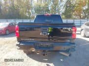 ✅ 2018 Chevrolet Silverado 2500HD LTZ • VIN: 1GC1KWEY5JF242796 • Lot: 43434125. Wystawiony na IAAI z przebiegiem 142 736 mil. Bezpłatny archiwum sprzedaży aukcyjnych z USA i szczegółowy raport historii pojazdu na DreamBid. Zdjęcie 16.