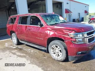 ✅ 2019 Chevrolet Suburban LT • VIN: 1GNSKHKC7KR226017 • Lot: 42608510. Wystawiony na IAAI z przebiegiem 124 577 mil. Bezpłatny archiwum sprzedaży aukcyjnych z USA i szczegółowy raport historii pojazdu na DreamBid. Zdjęcie 1.