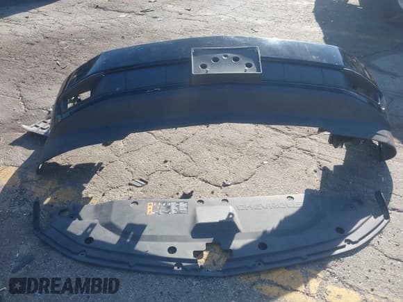 ✅ 2020 Chevrolet Suburban LT • VIN: 1GNSCHKC7LR304326 • Lot: 42840249. Wystawiony na IAAI z przebiegiem 249 916 mil. Bezpłatny archiwum sprzedaży aukcyjnych z USA i szczegółowy raport historii pojazdu na DreamBid. Zdjęcie 12.