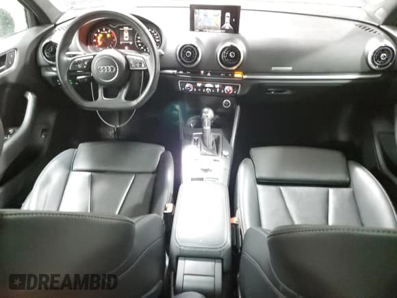 ✅ 2020 Audi A3 S line Premium • VIN: WAUBEGFFXLA098707 • Lot: 85501435. Wystawiony na Copart z przebiegiem 41 688 mil. Bezpłatny archiwum sprzedaży aukcyjnych z USA i szczegółowy raport historii pojazdu na DreamBid. Zdjęcie 8.