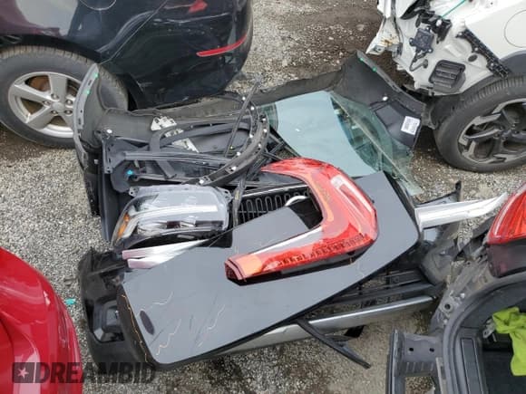 ✅ 2019 Volvo XC40 Momentum • VIN: YV4162XZ5K2009767 • Lot: 48783773. Listed on Copart with 35,990 mi. Free auction sales archive from the USA and detailed vehicle history report at DreamBid. Image 12.