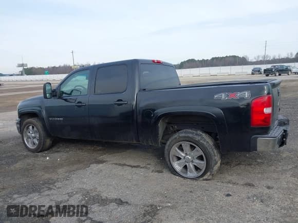 ✅ 2011 Chevrolet Silverado 1500 LT • VIN: 3GCPKSE33BG191046 • Лот: 43849954. Опубликован ранее на IAAI с пробегом 220 466 миль. Бесплатный доступ к архиву аукционных продаж из США и подробный отчёт об истории автомобиля на DreamBid. Изображение 15.