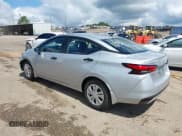 ✅ 2025 Nissan Versa S • VIN: 3N1CN8DV2SL811746 • Lot: 42808586. Wystawiony na IAAI z przebiegiem 12 961 mil. Bezpłatny archiwum sprzedaży aukcyjnych z USA i szczegółowy raport historii pojazdu na DreamBid. Zdjęcie 3.