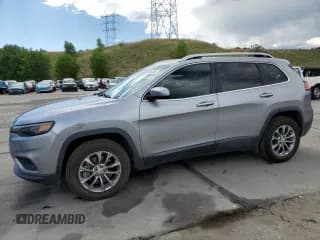 ✅ 2019 Jeep Cherokee Latitude Plus • VIN: 1C4PJMLN0KD159140 • Lot: 63565045. Wystawiony na Copart z przebiegiem 130 310 mil. Bezpłatny archiwum sprzedaży aukcyjnych z USA i szczegółowy raport historii pojazdu na DreamBid. Zdjęcie 1.