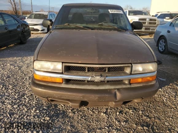 ✅ 2000 Chevrolet S-10 LS • VIN: 1GCCS1953YK261991 • Лот: 84543004. Опубликован ранее на Copart с пробегом 212 142 миль. Бесплатный доступ к архиву аукционных продаж из США и подробный отчёт об истории автомобиля на DreamBid. Изображение 5.