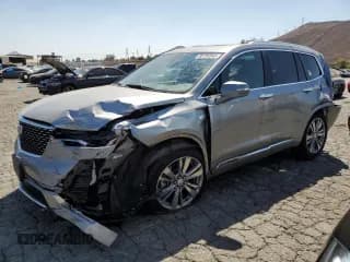 ✅ 2025 Cadillac XT6 FWD Premium Luxury • VIN: 1GYKPCRS2SZ120949 • Lot: 80726345. Wystawiony na Copart z przebiegiem 17 205 mil. Bezpłatny archiwum sprzedaży aukcyjnych z USA i szczegółowy raport historii pojazdu na DreamBid. Zdjęcie 1.