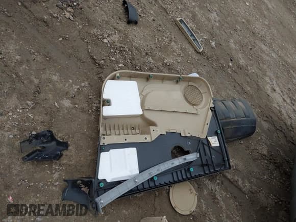 ✅ 2007 Chevrolet Equinox LT • VIN: 2CNDL63F576069226 • Лот: 41430876. Опубликован ранее на IAAI с пробегом 230 348 миль. Бесплатный доступ к архиву аукционных продаж из США и подробный отчёт об истории автомобиля на DreamBid. Изображение 12.